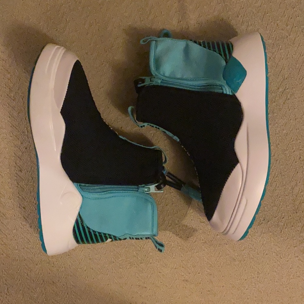 High topers sneakers Hafumao. New. Sz 5-5.5. Vegan